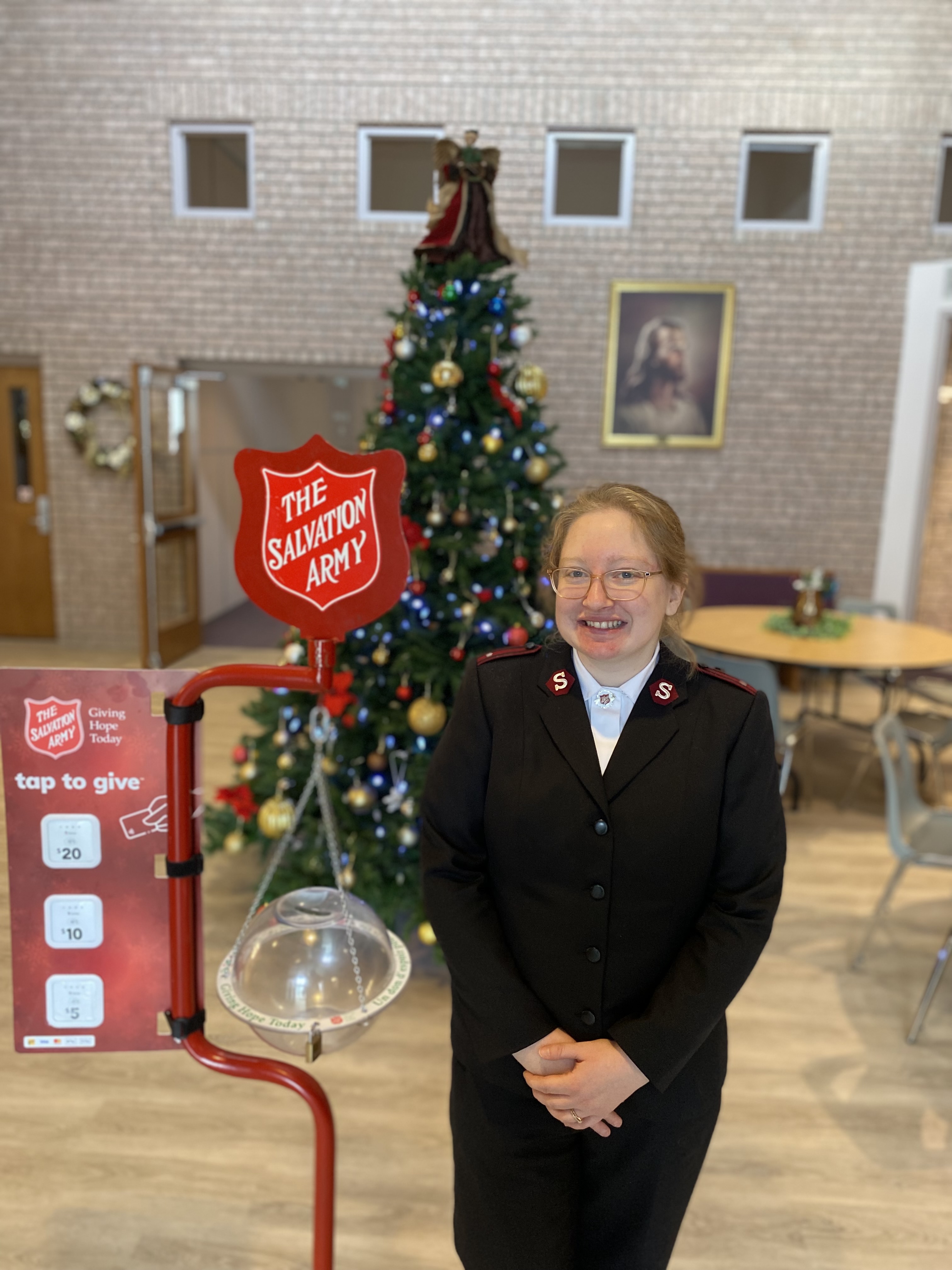 A kettle volunteer